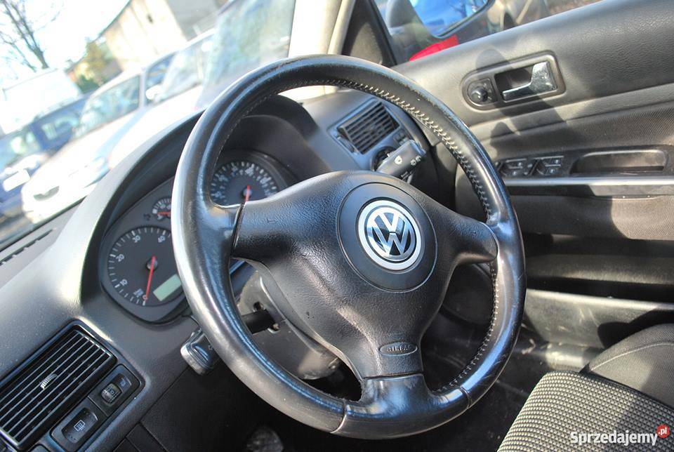 Błotnik przedni przód prawy LC9Z 2001 VW Golf 4