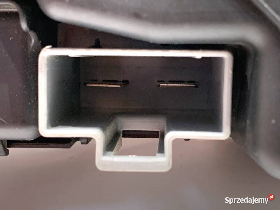 SKRZYNKA BEZPIECZNIKÓW VOLVO V60 I Kombi 1018 20 podkarpackie