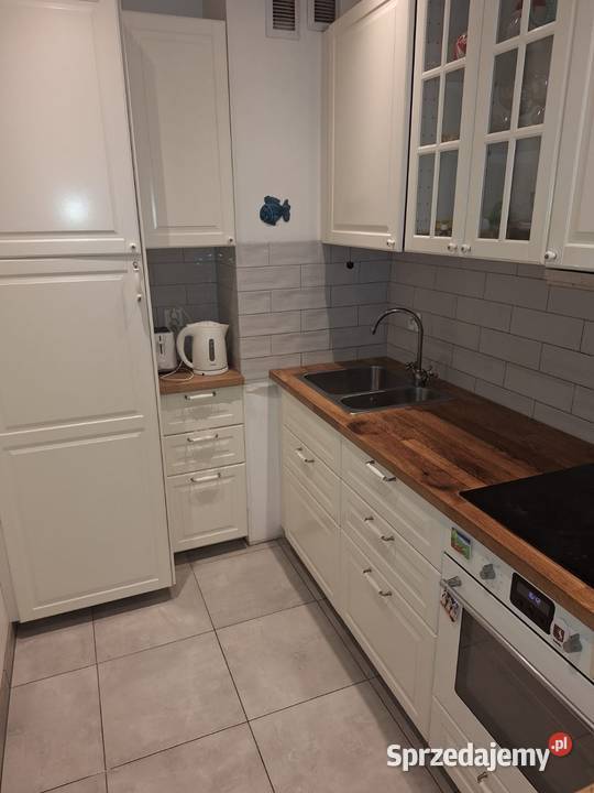 Sprzedam ładną umeblowaną kawalerkę Warszawa