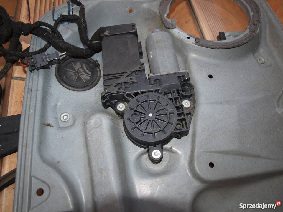 VW Golf 4 silniczek szyby lewej przedniej 1998 Kalisz