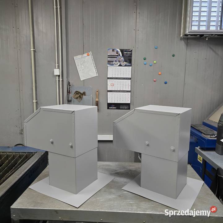 Przejście dachowe wpust do przewodów