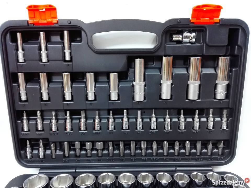 Zestaw kluczy nasadowych z grzechotką Corona Białystok