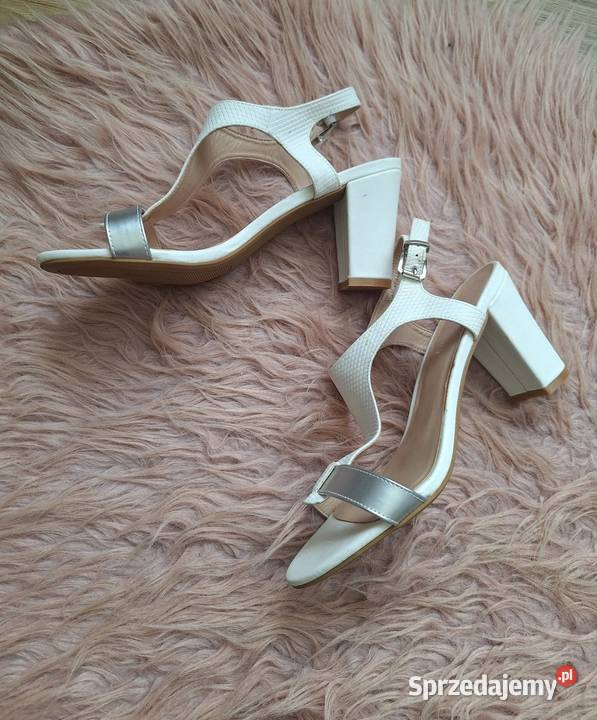 Śliczne białe wężowe sandałki buty na obcasie małopolskie Kraków sprzedam