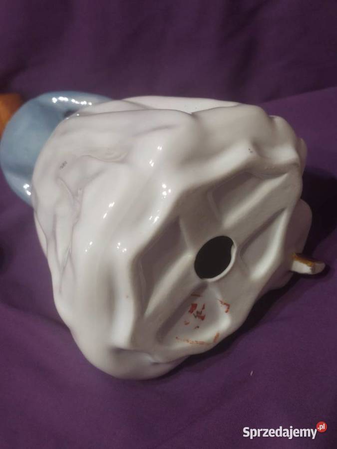 Porcelanowa figurka tancerka z kwiatami PRL