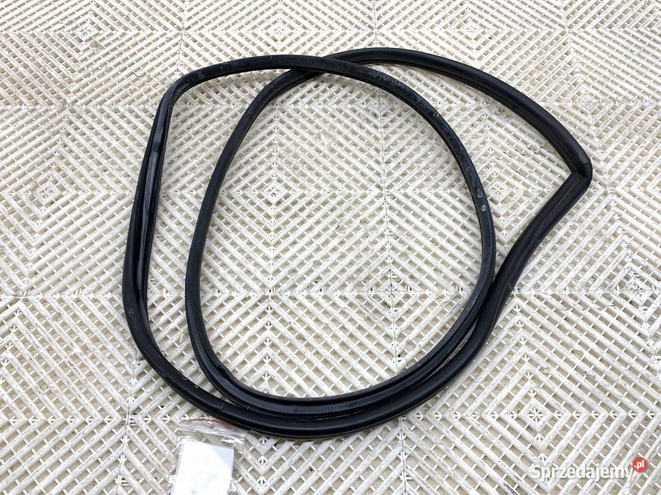 USZCZELKA DRZWI PRZÓD LEWA TOYOTA AURIS II Kombi