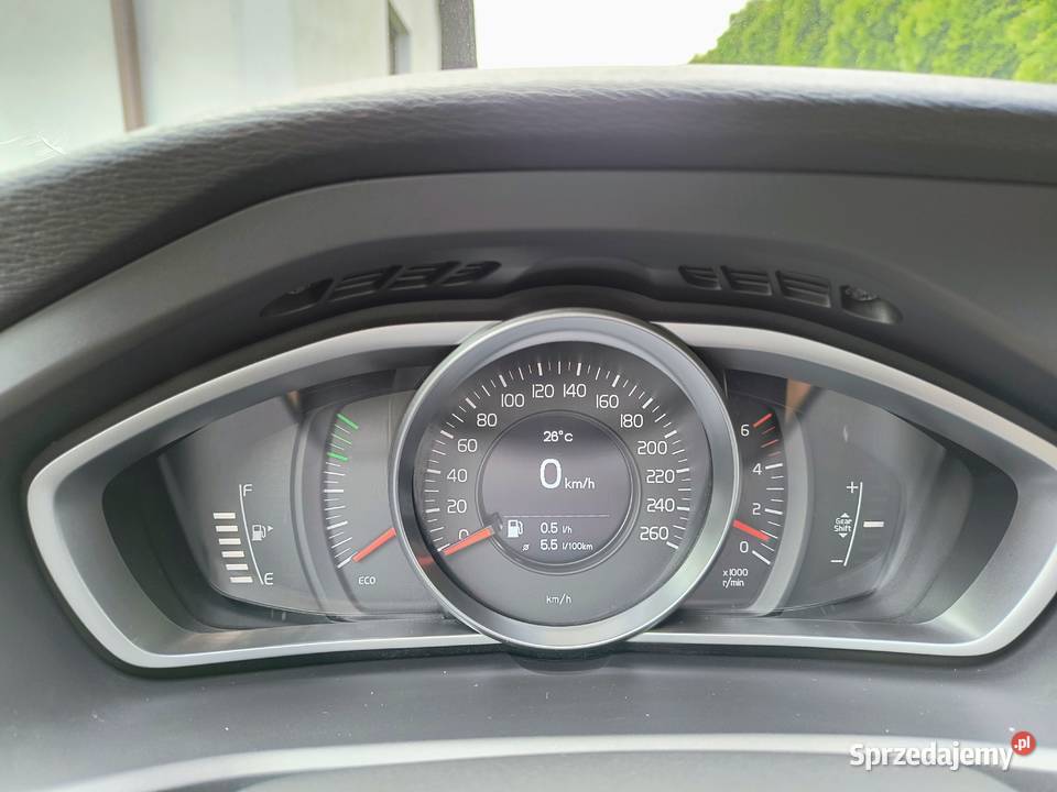 Volvo V40 Mometum 2015r srebrny Sulechów