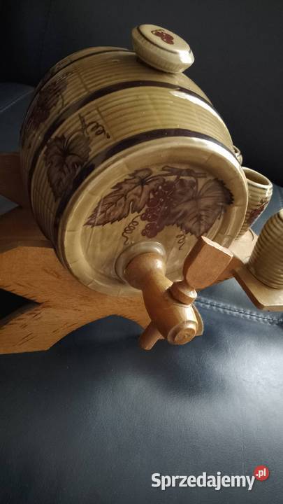 Beczka Vintage na stojaku z kufelkami Nakło nad Notecią