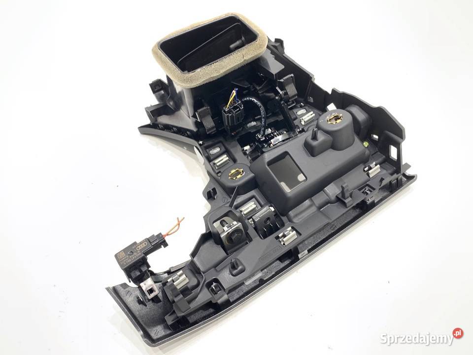 KRATKA NAWIEWU LEWY PRZÓD AUDI Q8 4M8820901A SUV