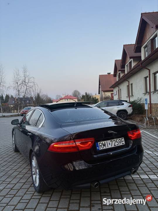 Jaguar XE 20 250 koni Sport nawigacja