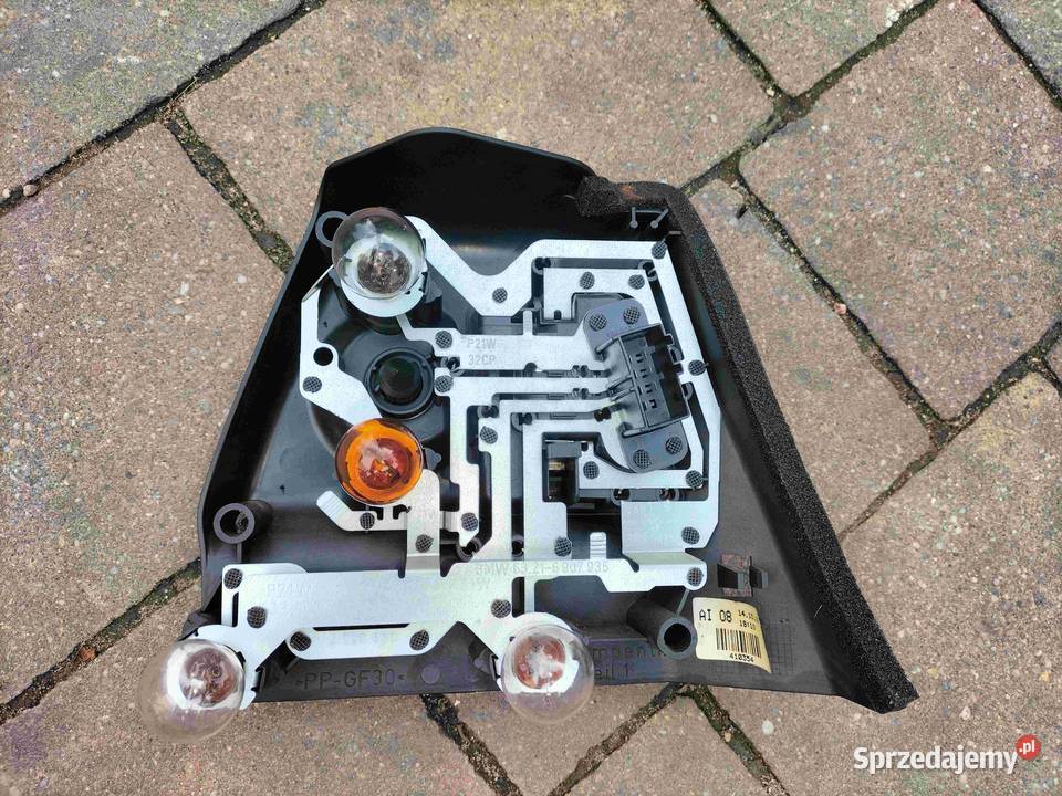 Oprawa żarówek lewa tylna w lampe BMW E46 SEDAN osobowe Poręba sprzedam