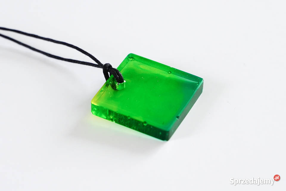 Zielony kwadratowy wisiorek z żywicy epoksydowej mazowieckie