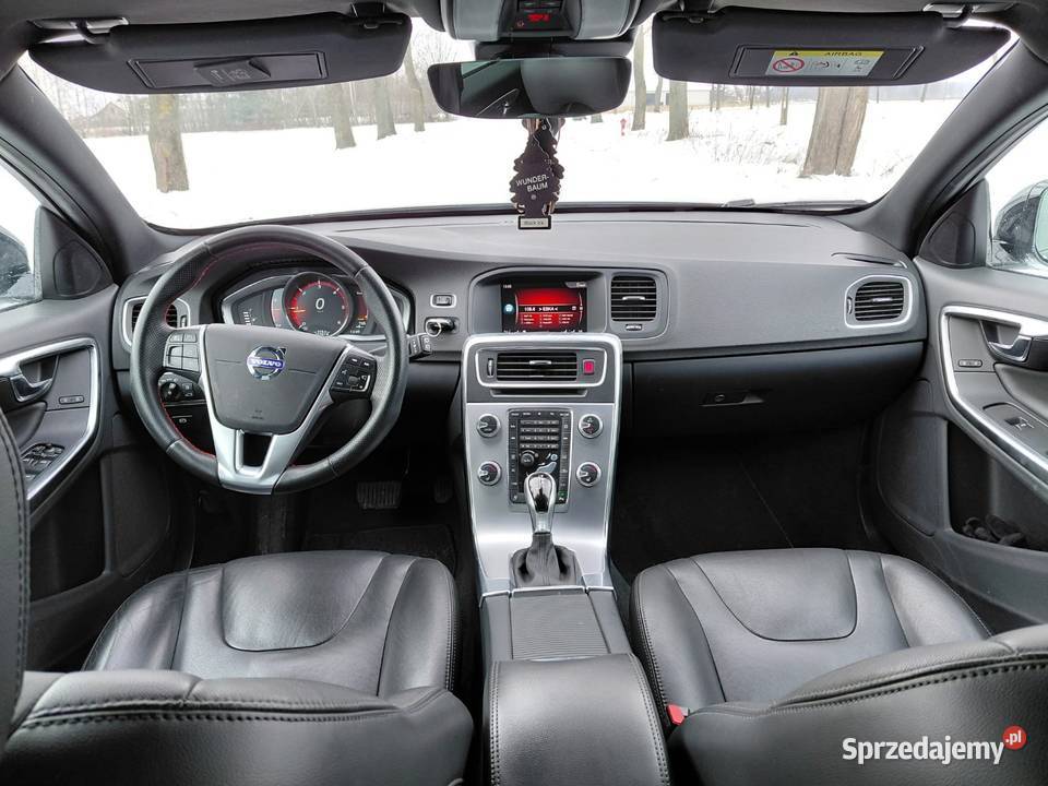 Uszkodzony Volvo v60 cross country 1998cm3 Warszawa