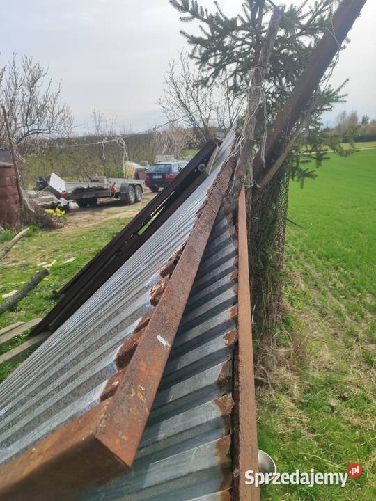 Garaż z bramą uchylaną Dębówka