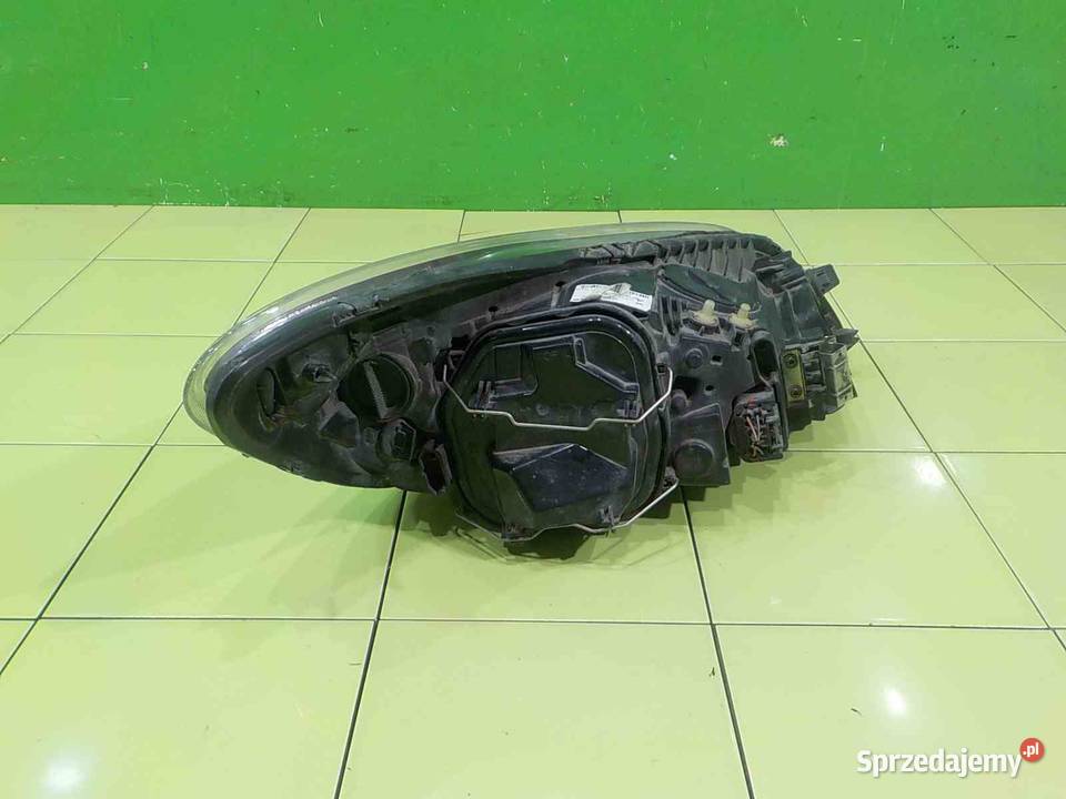 VOLVO C30 20 D 12r lampa lewa przod 31299821 Lampy przednie Suków sprzedam