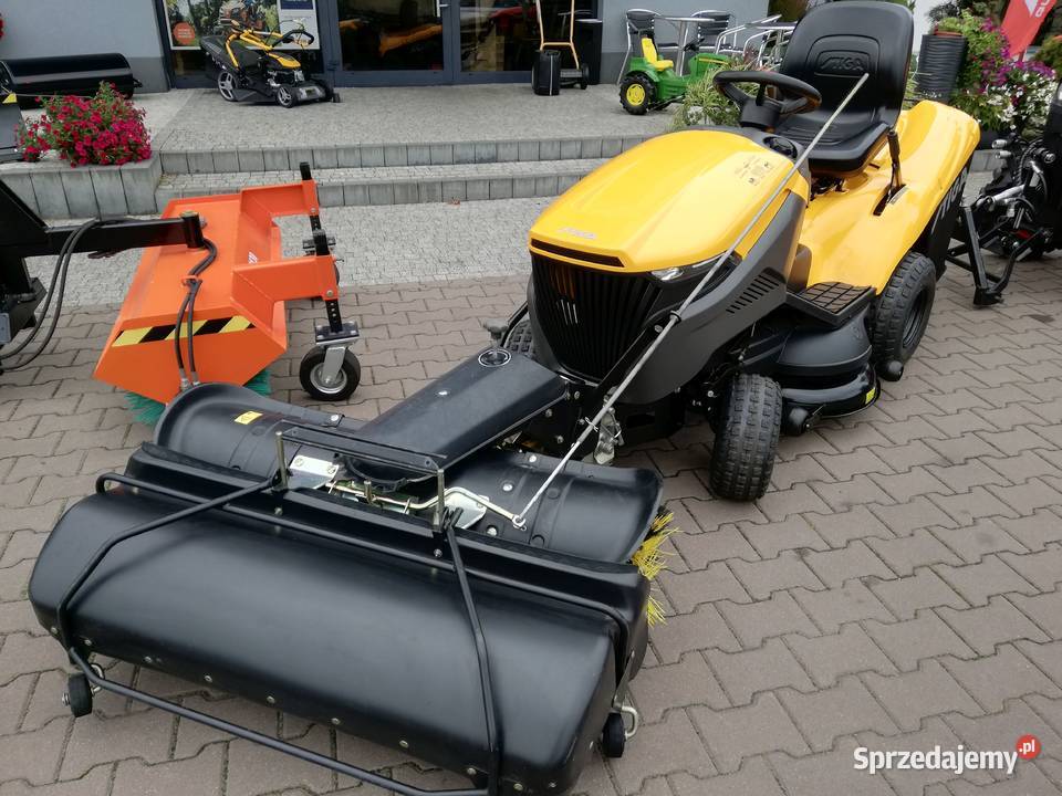 Traktor ogrodowy z zamiatarką firm Stiga 7102W Narzędzia ogrodnicze łódzkie Kobiele Wielkie