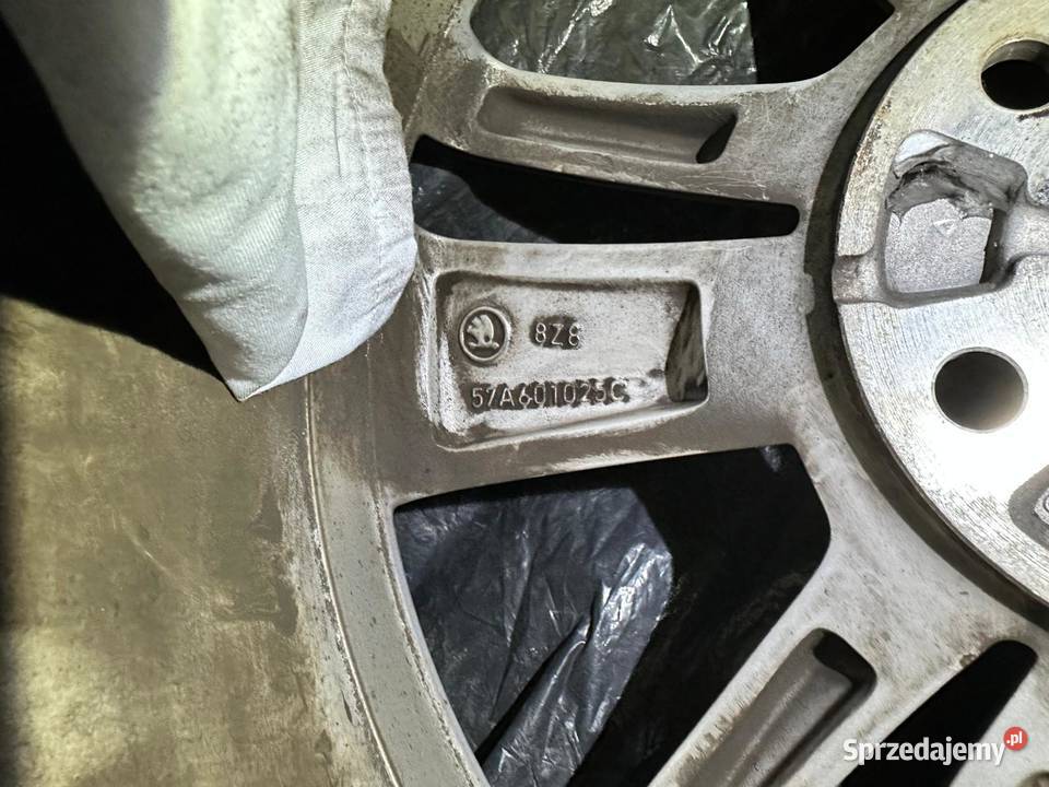 KOMPLET KÓŁ 21555R17 SKODA KAROQ 57A601025C Poznań sprzedam