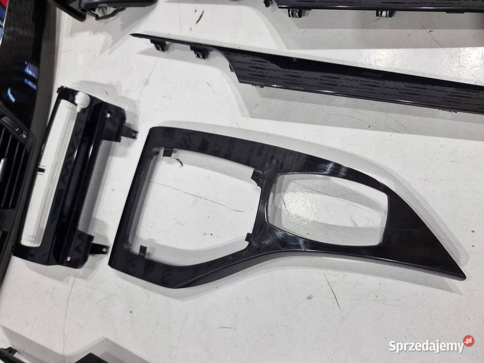 BMW X1 E84 LISTWY OZDOBNE WEWNĘTRZNE DEKORY osobowe