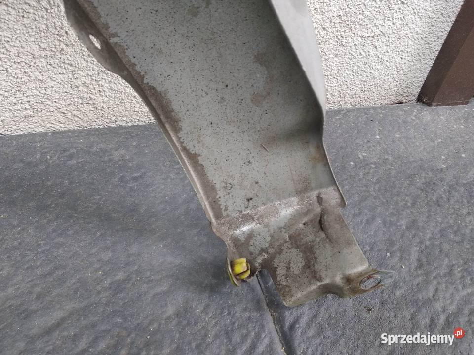 Toyota Avensis T25 przedlift błotnik prawy Sieradz