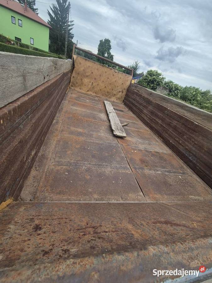 Rozrzutnik obornika dwuosiowy czarna białostocka Rozrzutniki obornika Samborzec