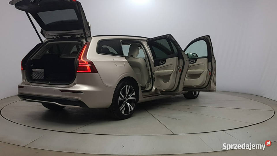 Volvo V60 B4 D Plus Dark Z Polskiego Salonu Warszawa