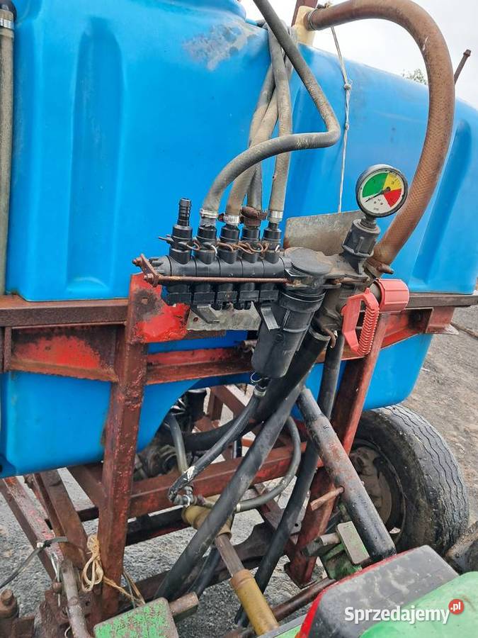 Opryskiwacz zawieszany 600l na osi kołach