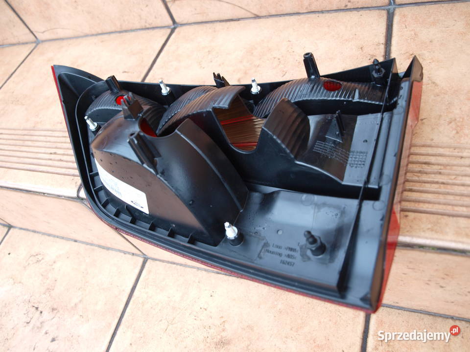 Ford Galaxy lampa lewa w klape tył 2006 2010r Lewe