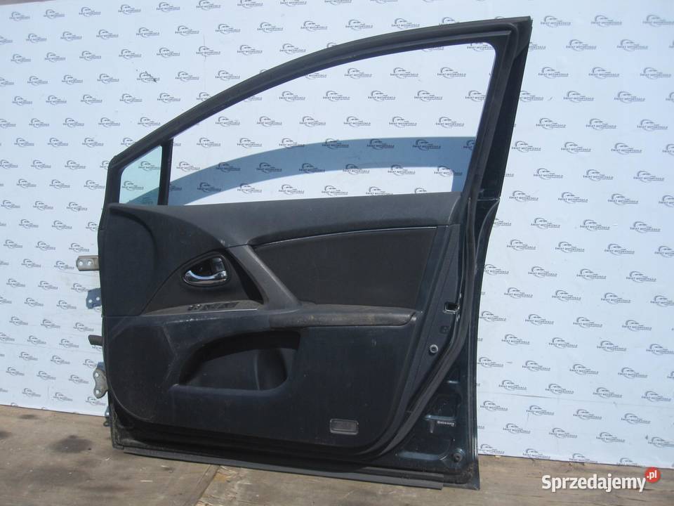TOYOTA AVENSIS T27 III 10r drzwi prawe przód
