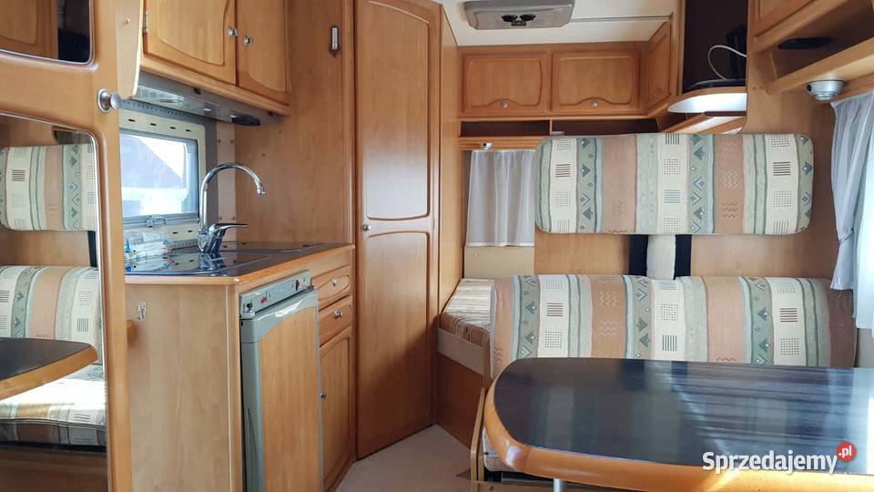 Fiata Ducato z zabudową Eura Mobil osoby