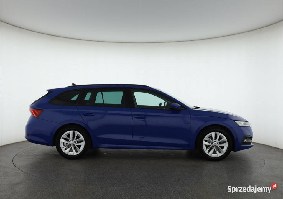 Skoda Octavia 15 TSI niebieski Piaseczno