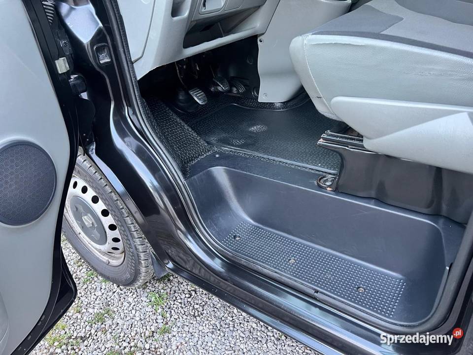 Renault Trafic bez wkładu finansowego czarny Zamość