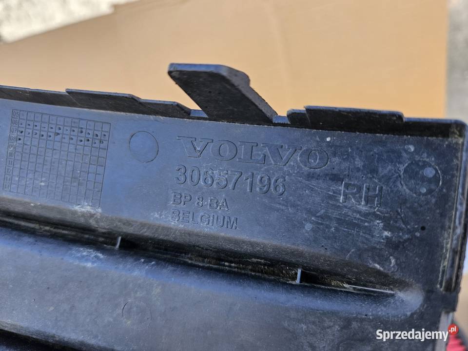 VOLVO C30 KRATKA LEWA RAMKA HALOGENU PRZÓD wielkopolskie Międzychód sprzedam