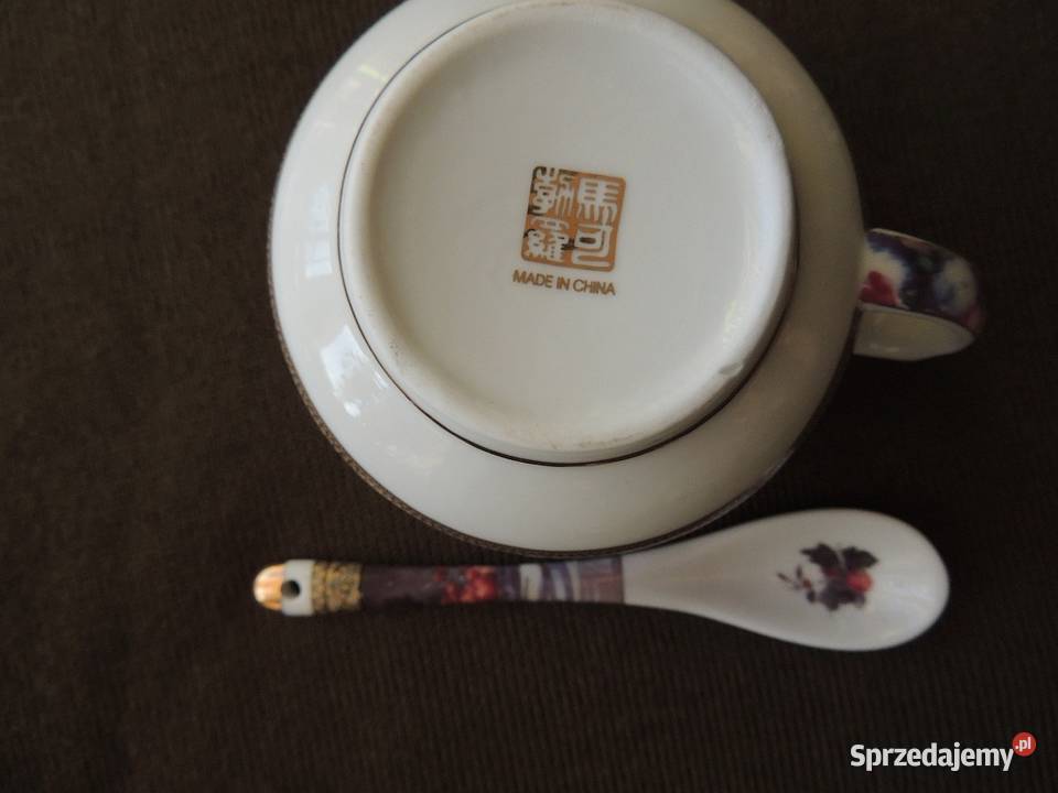 Stara porcelanowa filiżanka plus łyżeczka wielokolorowy
