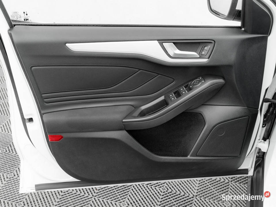 Ford Focus 8RS63 15 EcoBlue SCR Connected Czpark relingi dachowe Gdańsk