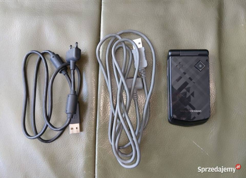 Telefon z klapką Sony Ericsson Z555i razem z Sony Ericsson Kołobrzeg