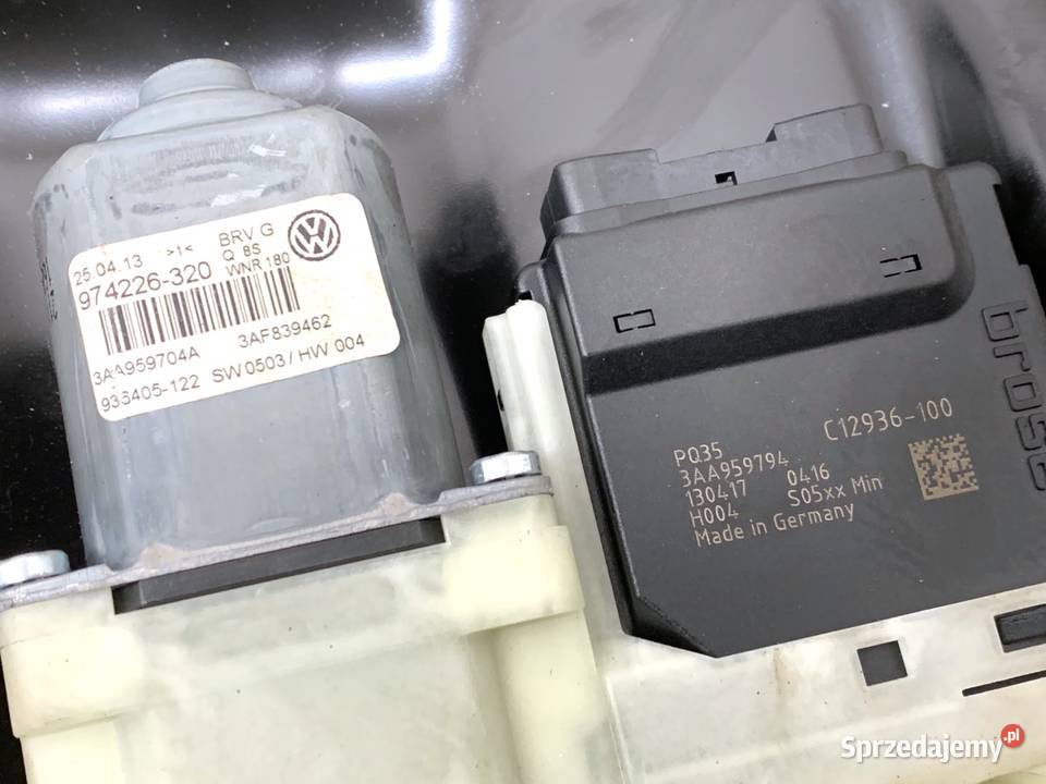 PODNOŚNIK SZYBY PRAWY TYŁ VW PASSAT B7 3AA839756