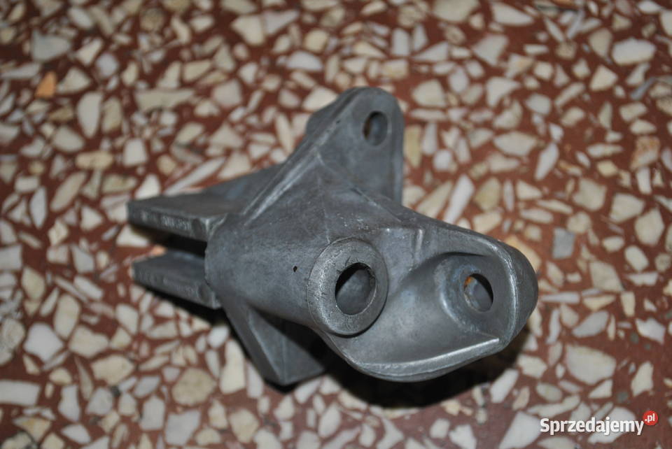 Podstawa alternatora AUDI A4B5 A6C5 PASSAT B5 osobowe Poręba