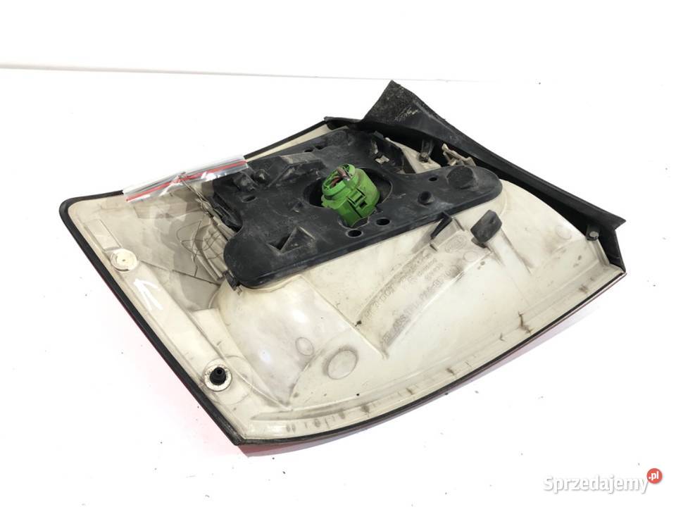 LAMPA PRAWY TYŁ AUDI A4 B6 SedanLimuzyna 0005