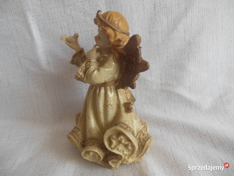 Figurka aniołek z gołąbkiem z tworzywa