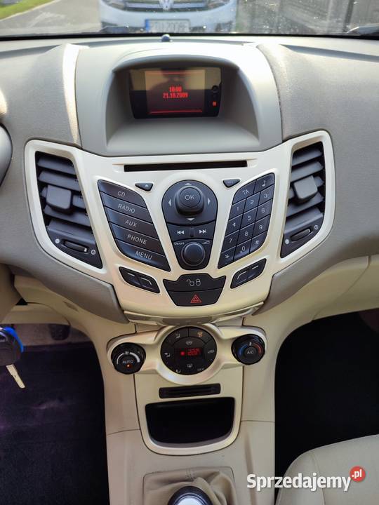 Ford Fiesta MK7 125 Benzyna Ghia Titanum Jasne aluminiowe felgi Turek