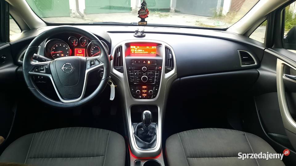 Opel Astra 14 Turbo 140 2010 r Klima Opłacona Zarejestrowany w Polsce Kraśnik sprzedam