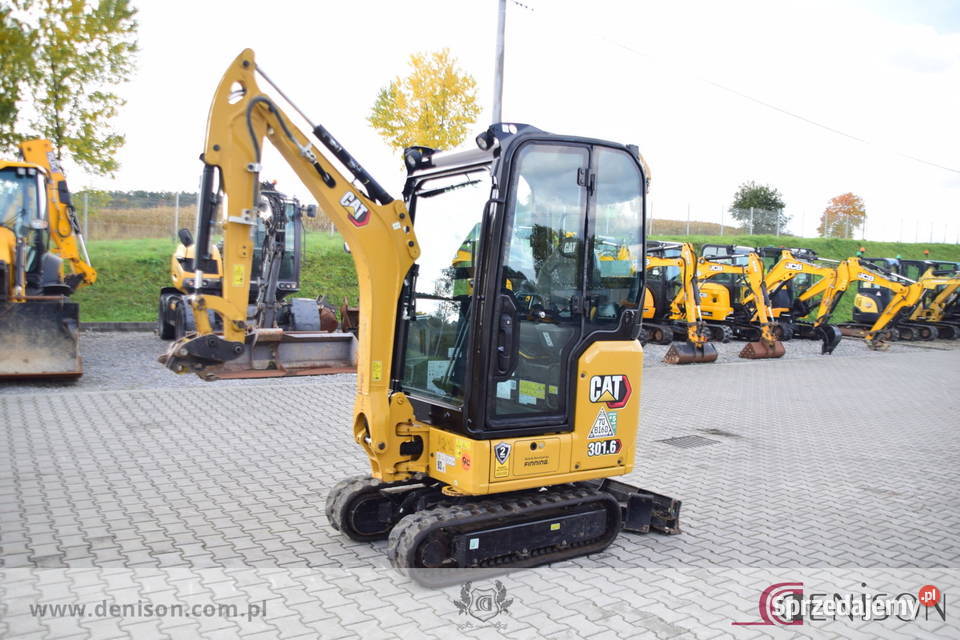 MINIKOPARKA CATERPILLAR 3016 2023 Suchoraba