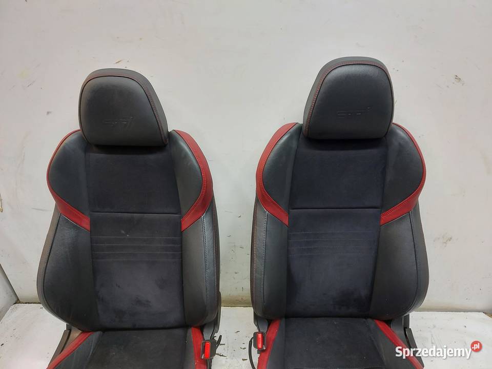 Subaru WRX STI 2015 fotele kanapa alcantara