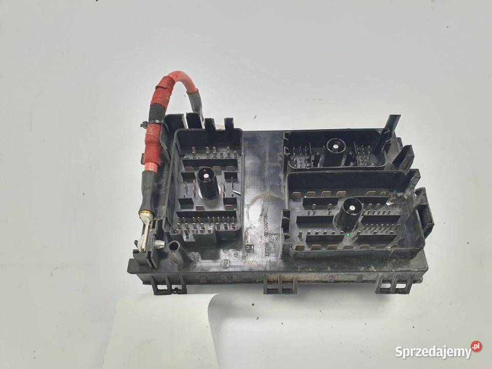 SKRZYNKA BEZPIECZNIKÓW OPEL ASTRA J 39102252 osobowe Lipno