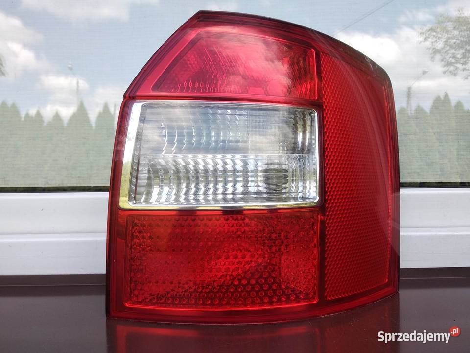 Audi A4 B6 kombi Avant lampa tył tylna prawa Sieradz