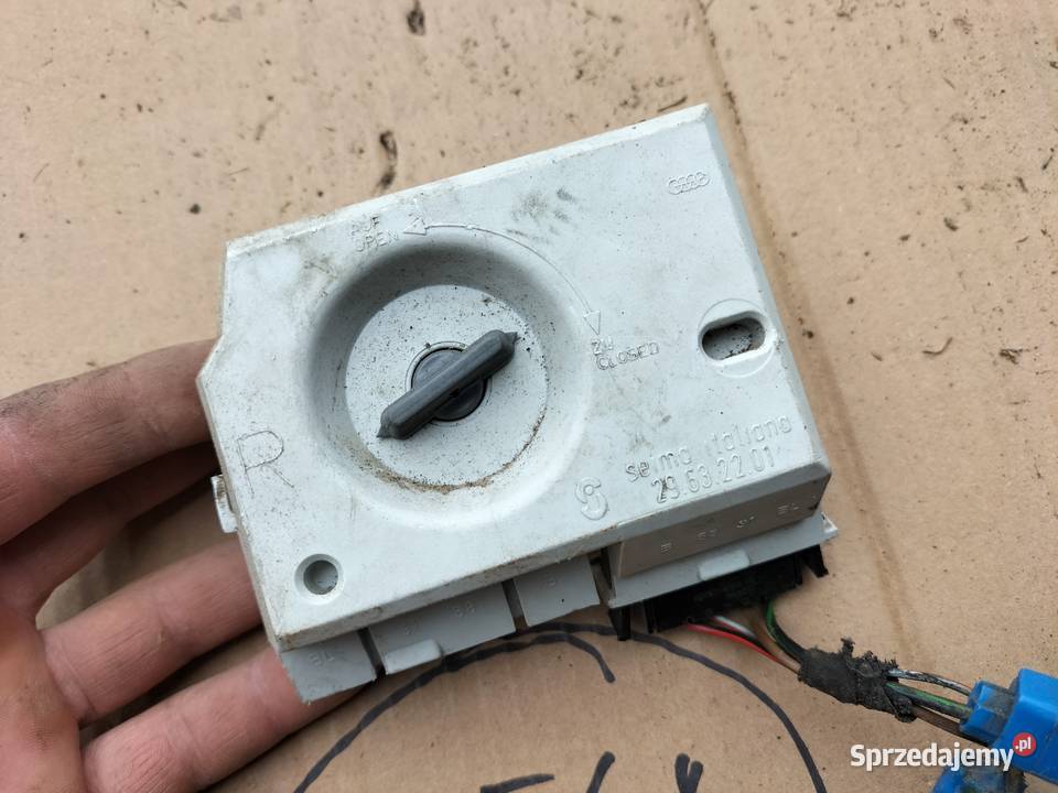 AUDI 80 B4 80B4 KOMBI WKŁAD LAMPY PRAWY TYŁ Pozostałe Kamień-Kolonia