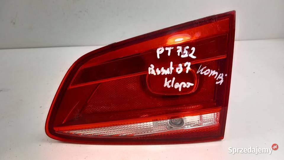 VW PASSAT B7 KOMBI LAMPA TYŁ PRAWA W KLAPĘ osobowe