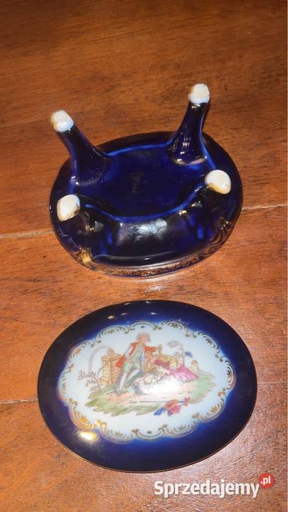 Puzderko PM Import Na 4 nóżkachKobalt Złocone Porcelana i szkło Gdańsk