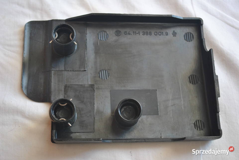 Pokrywa elektrozaworów płynu chłodzącego BMW E34 Poręba