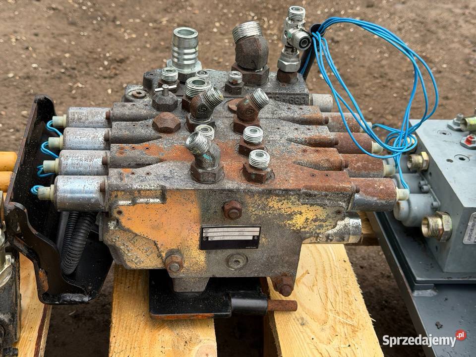 Rozdzielacz hydrauliczny czterosekcyjny HYSTER Antonie