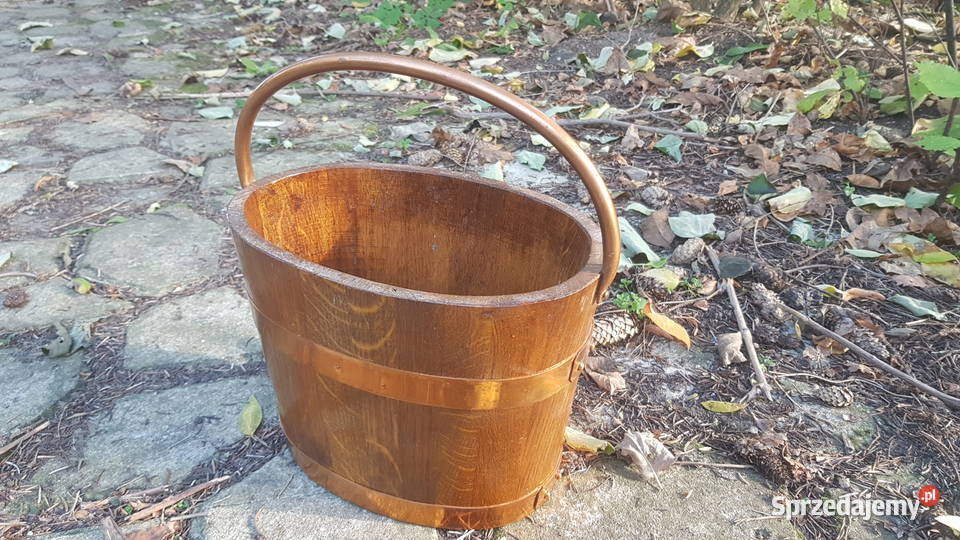 Drewniane wiaderko z miedzią Myszków